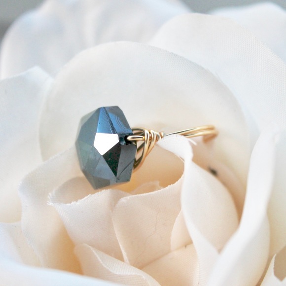 HANDMADE / Forest Green Glass Wire Ring (J4) - Picture 3 of 4